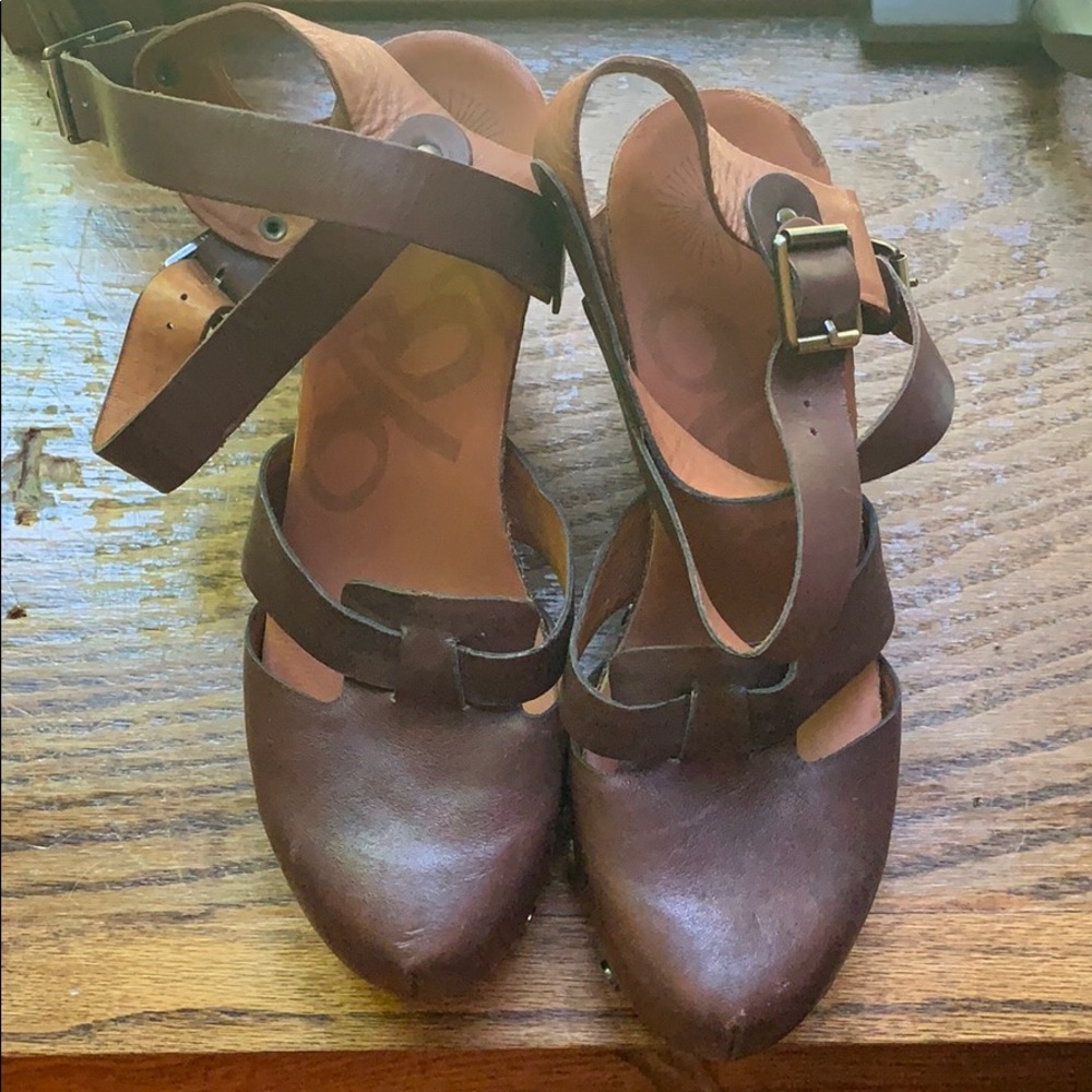 OTBT cross strap leather heels